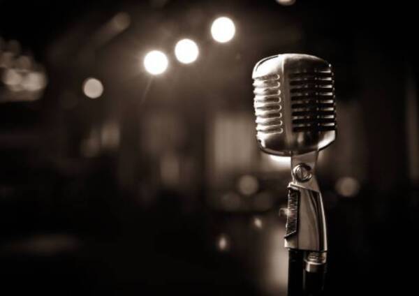 microfono-musica-cantante-generica-546308.610×431